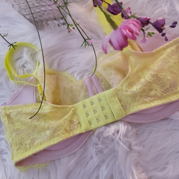 NWOT VICTORIA'S SECRET BRA - Picture 3 of 4